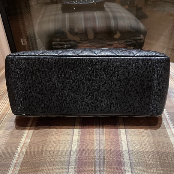 Chanel Black Caviar Grand Shopping Tote - Picture 3 of 16